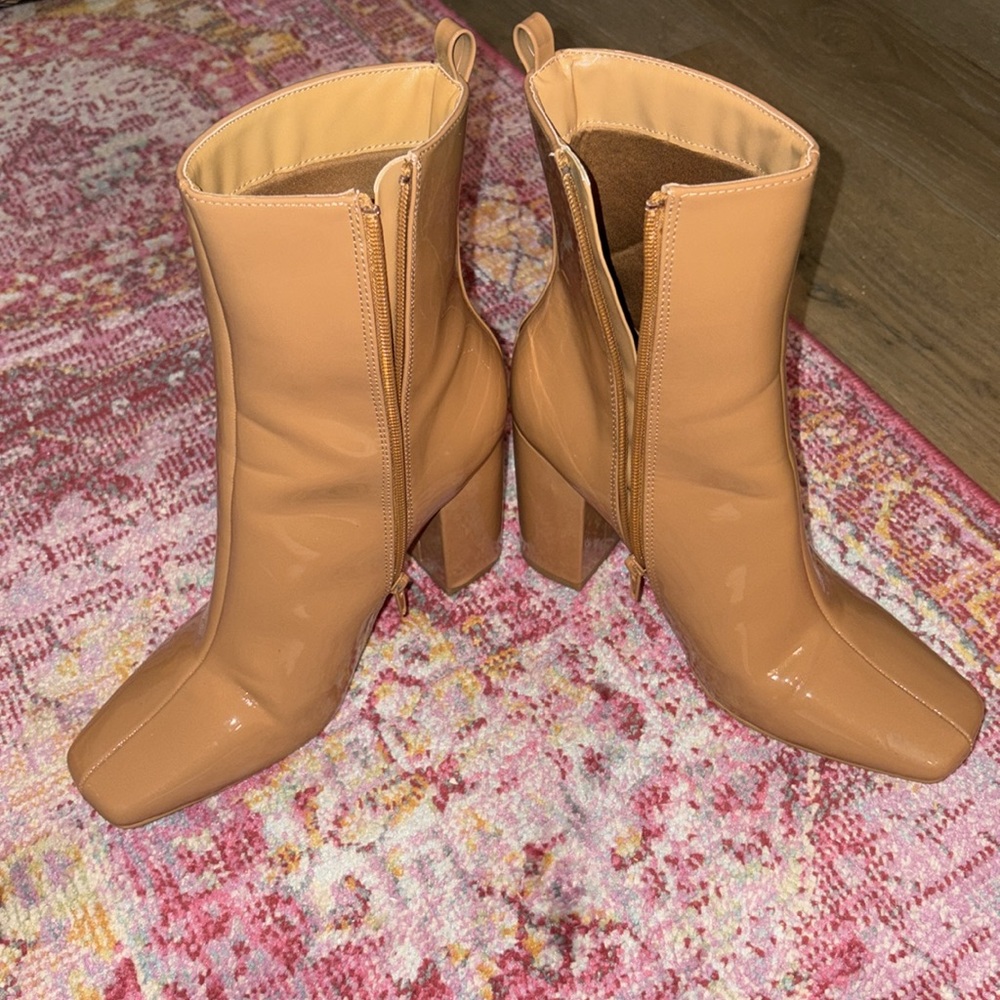 Lulu’s Boots - Picture 2 of 3